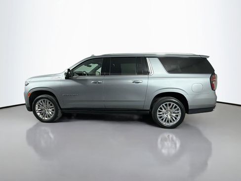 Used 2024 Chevrolet Suburban High Country image 9