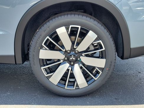 New 2026 Mitsubishi Outlander SE FWD image 11