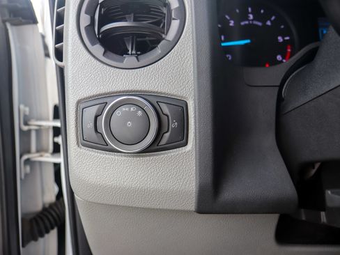 Used 2021 Ford E-450 and Econoline 450 Super Duty w/ Power Windows & Locks Group RWD image 19