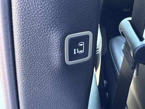 New 2026 Chrysler Pacifica Select w/ S Appearance Package image 16