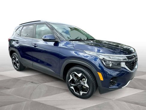 Used 2024 Kia Seltos EX FWD image 2
