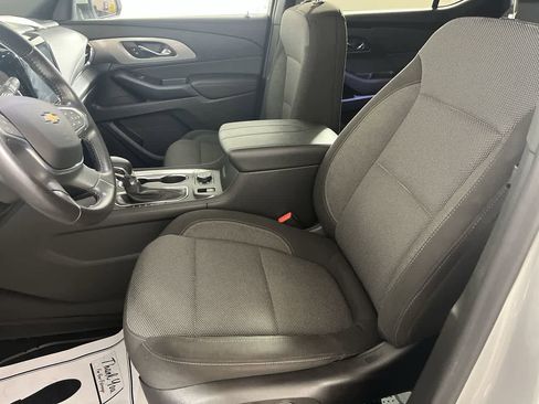 Used 2022 Chevrolet Traverse LT image 15