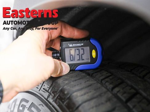 Used 2021 Toyota RAV4 XLE w/ Convenience Package image 28