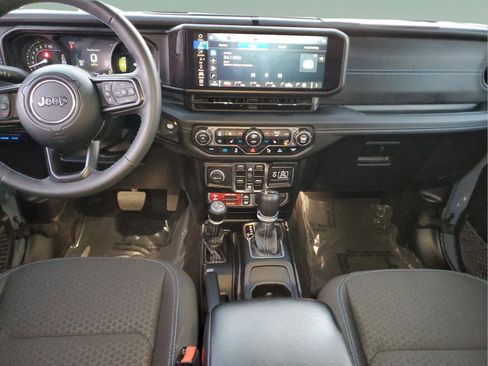 Used 2024 Jeep Wrangler Rubicon w/ Technology Group image 24