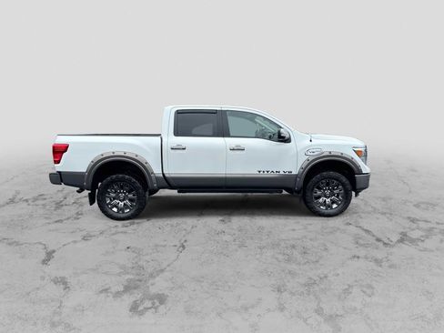 Used 2018 Nissan Titan S image 9