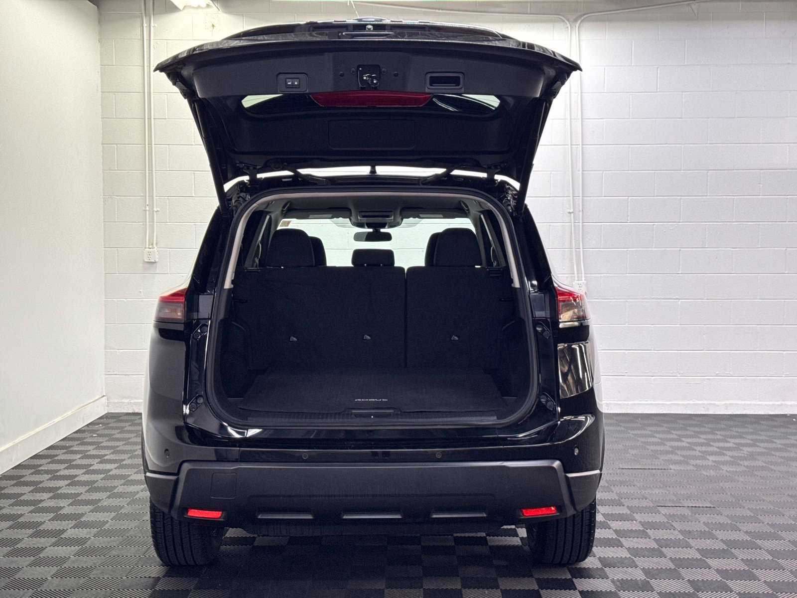 Certified 2025 Nissan Rogue SV AWD/4WD image 38