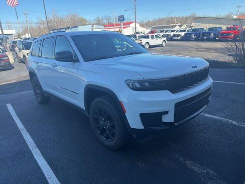 Used 2024 Jeep Grand Cherokee L Altitude image 2
