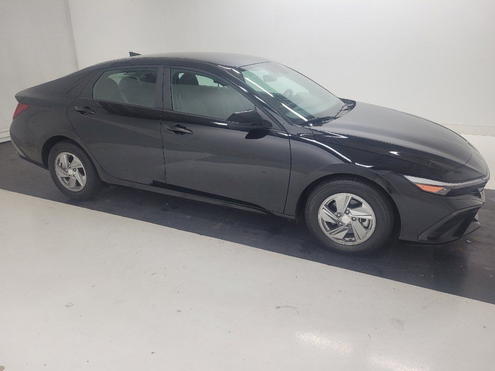 Used 2024 Hyundai Elantra SE FWD image 11