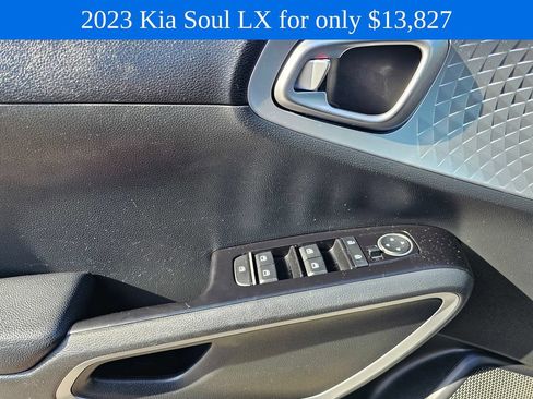 Used 2023 Kia Soul LX w/ LX Technology Package FWD image 21