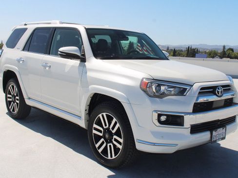 Certified 2022 Toyota 4Runner Limited AWD/4WD image 2