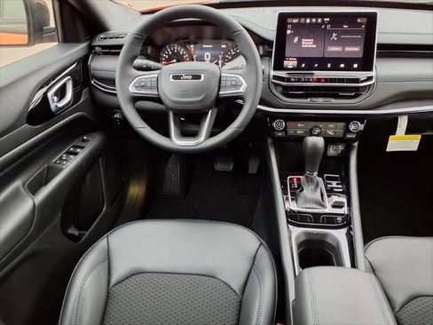 New 2026 Jeep Compass Latitude image 31