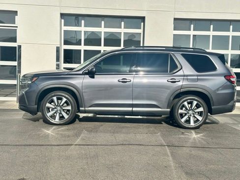 Used 2025 Honda Pilot Elite image 3