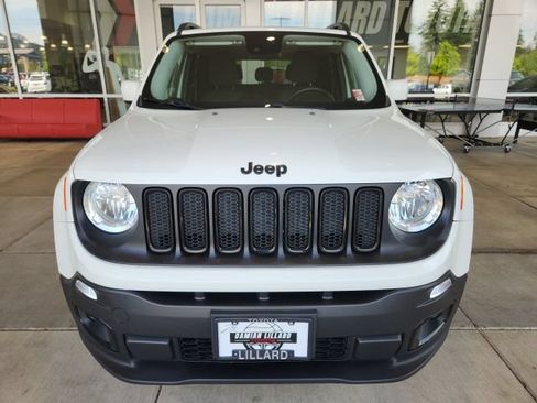 Used 2017 Jeep Renegade Altitude AWD/4WD image 5