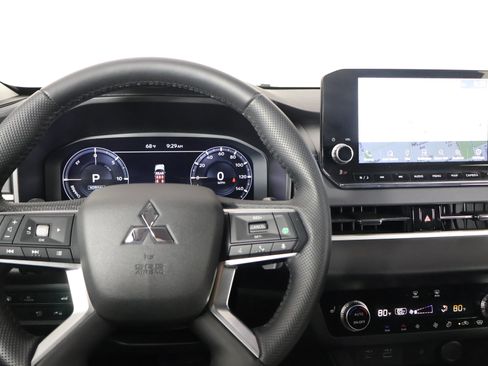 Used 2024 Mitsubishi Outlander SEL image 16