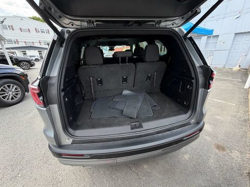 Used 2025 GMC Acadia Elevation AWD/4WD image 12