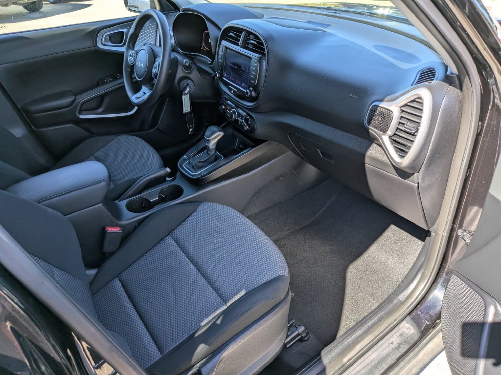 Certified 2023 Kia Soul LX FWD image 12