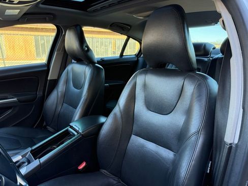 Used 2017 Volvo S60 T5 Inscription image 12