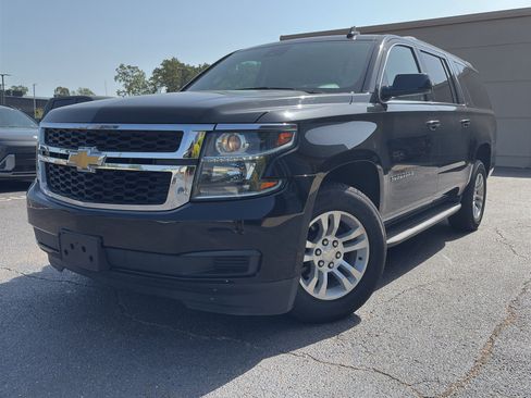 Used 2020 Chevrolet Suburban LT RWD image 1