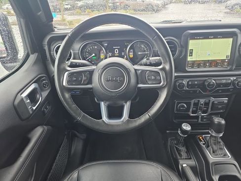 Used 2023 Jeep Wrangler Unlimited Sahara w/ Cold Weather Group AWD/4WD image 17