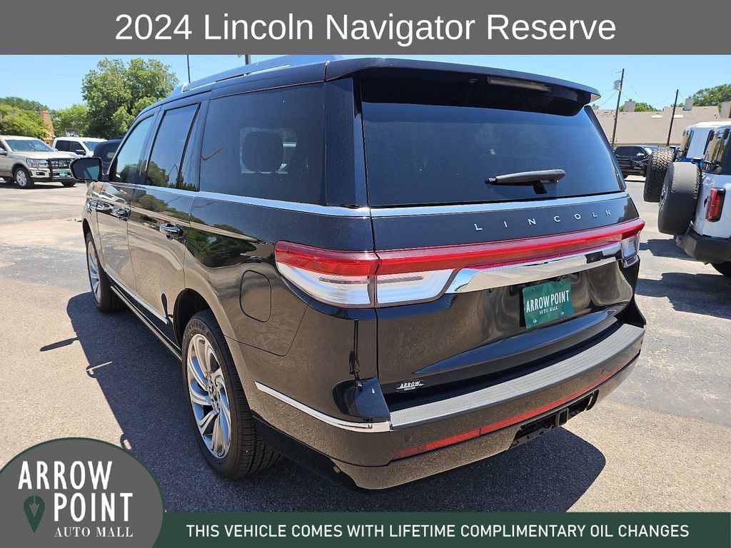 Used 2024 Lincoln Navigator Reserve AWD/4WD image 9