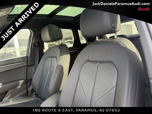 Used 2023 Audi Q3 2.0T Premium w/ Convenience Package image 11