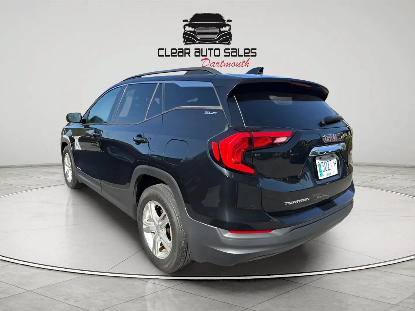 Used 2018 GMC Terrain SLE w/ Driver Convenience Package FWD image 4