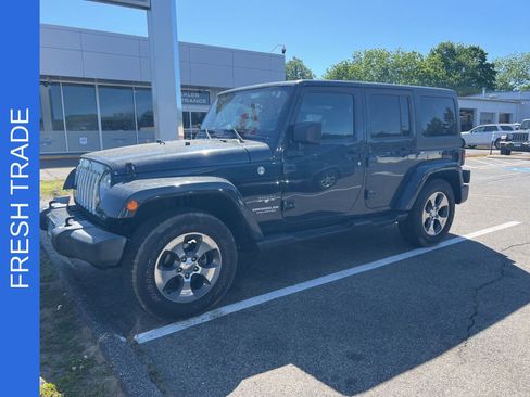 Used 2017 Jeep Wrangler Unlimited Sahara w/ Dual Top Group AWD/4WD image 3