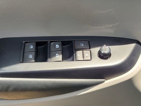Used 2015 Toyota Highlander XLE FWD image 17