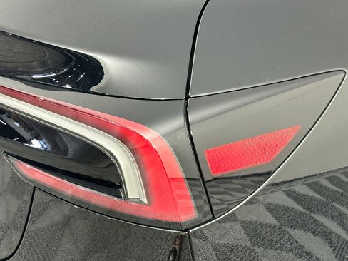 Used 2025 Tesla Model 3 Long Range image 31