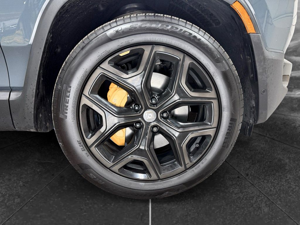 Used 2026 Rivian R1S Premium Tri AWD/4WD image 38