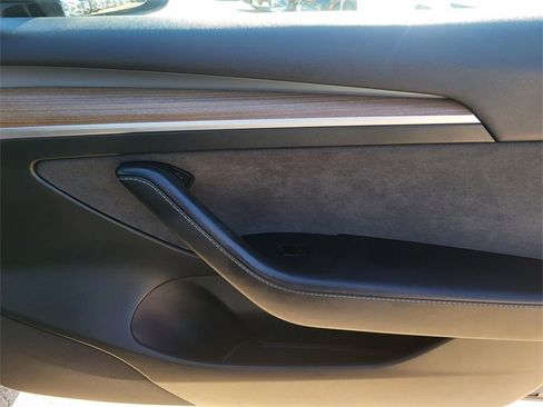 Used 2023 Tesla Model 3 Standard Range image 6