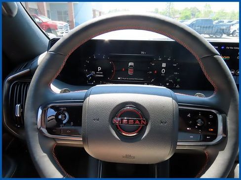 Used 2025 Nissan Armada PRO-4X AWD/4WD image 17