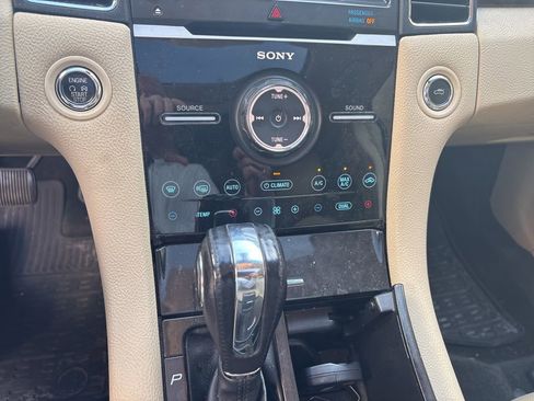 Used 2015 Ford Taurus Limited w/ Equipment Group 301A AWD/4WD image 11