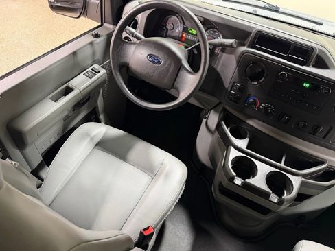Used 2014 Ford E-250 and Econoline 250 Extended w/ Power Group image 61