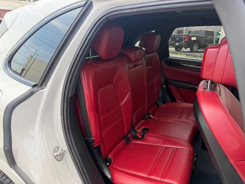 Used 2023 Porsche Cayenne AWD/4WD image 11