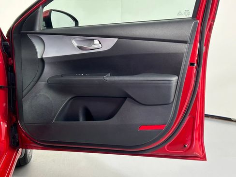 Used 2023 Kia Forte LXS w/ LXS Technology Package FWD image 9