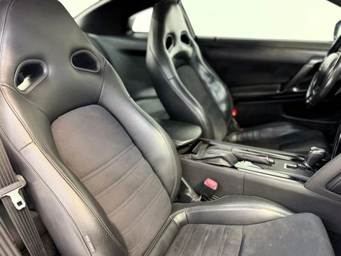 Used 2013 Nissan GT-R Premium image 20
