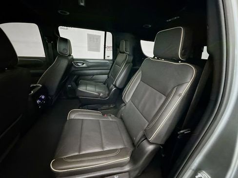 Used 2024 GMC Yukon XL SLT w/ SLT Luxury Package image 27
