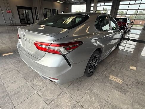 Used 2018 Toyota Camry SE FWD image 4