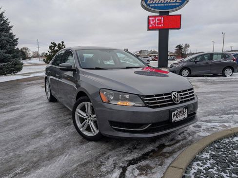 Used 2015 Volkswagen Passat TDI SE image 2