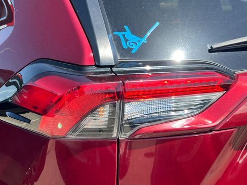 Used 2021 Toyota RAV4 LE image 20