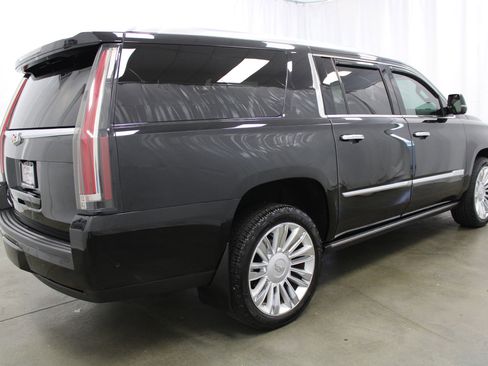 Used 2020 Cadillac Escalade ESV Platinum AWD/4WD image 6