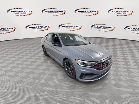 Used 2019 Volkswagen Jetta GLI FWD image 2