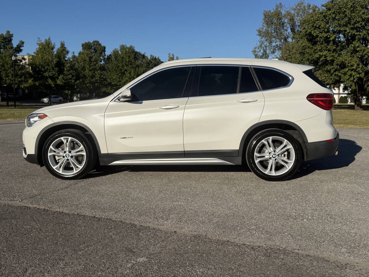 Used 2017 BMW X1 xDrive28i AWD/4WD image 5