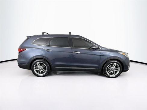 Used 2017 Hyundai Santa Fe SE Ultimate image 5