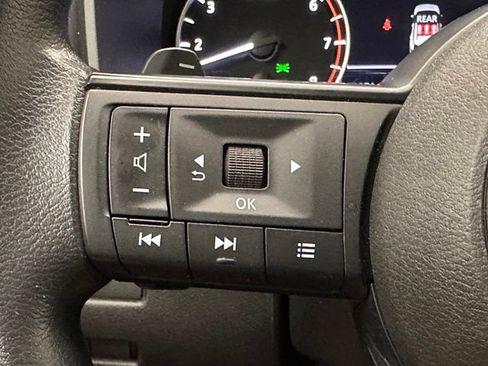 Used 2024 Nissan Rogue S AWD/4WD image 9