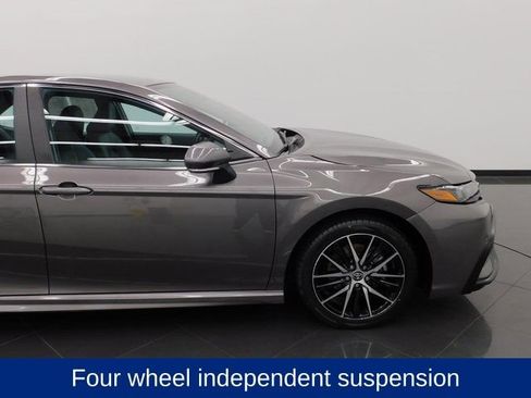 Used 2024 Toyota Camry SE image 18