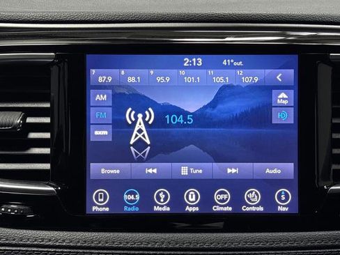 Used 2019 Chrysler Pacifica Limited image 19