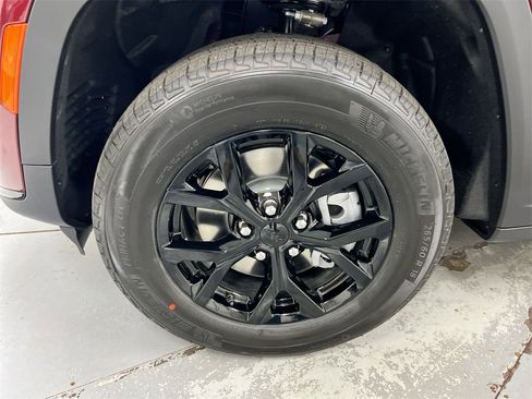 New 2025 Jeep Grand Cherokee L Altitude image 26