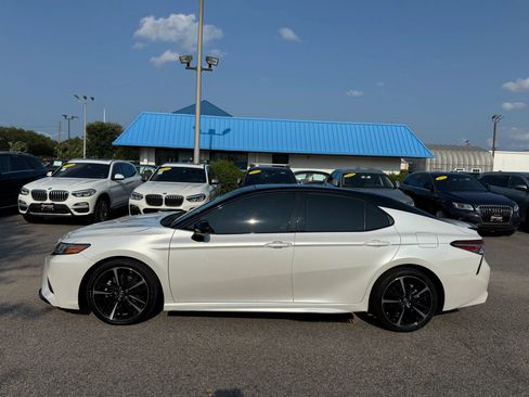 Used 2018 Toyota Camry XSE FWD image 3
